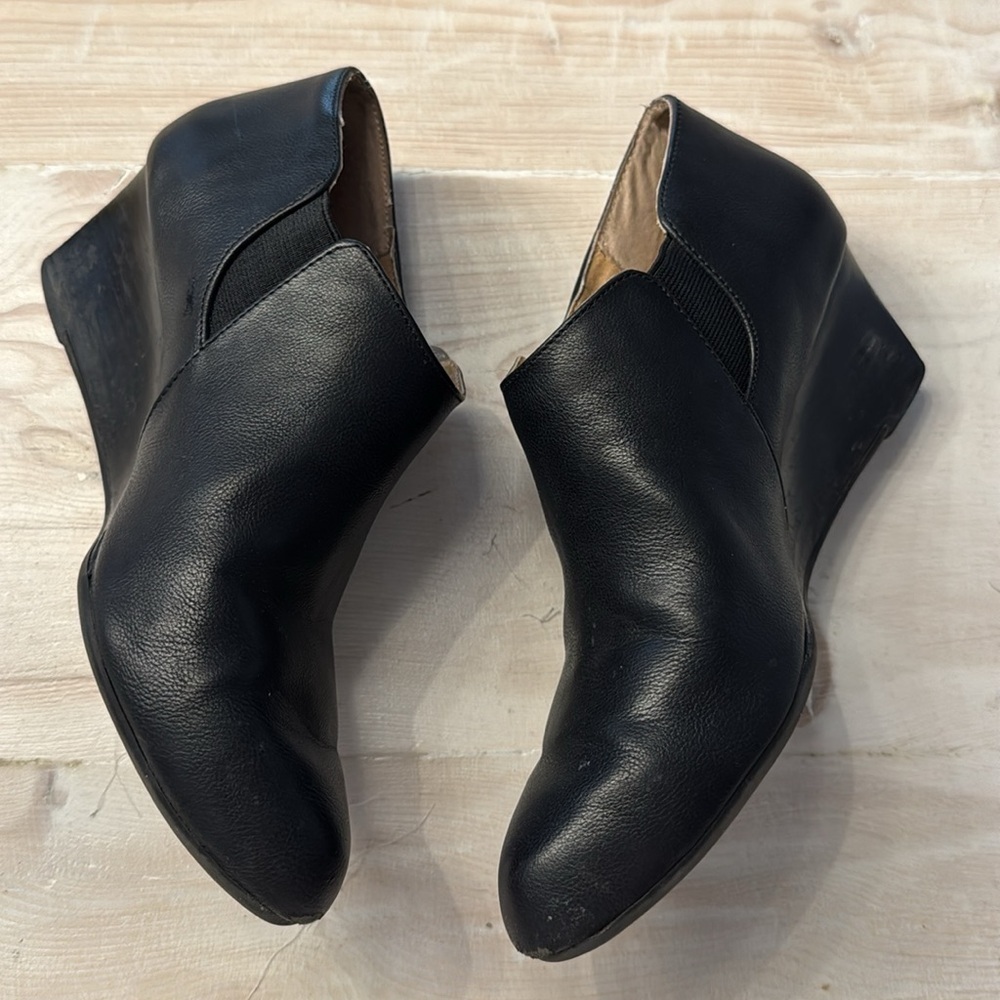 Adrienne Vittadini booties - Picture 3 of 7